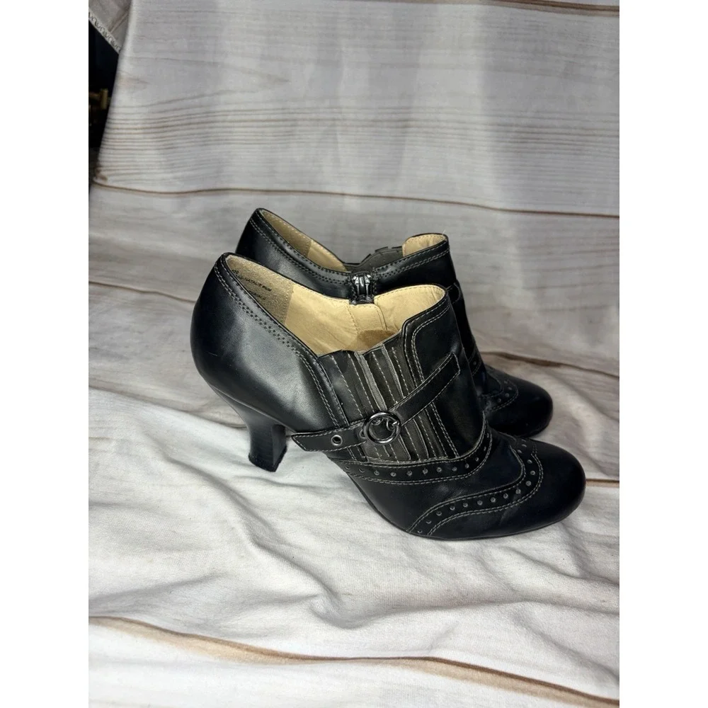 Bass Natalie Heeled Ankle Bootie 8.5M Black Wingtip Steampunk Preppy Goth Office